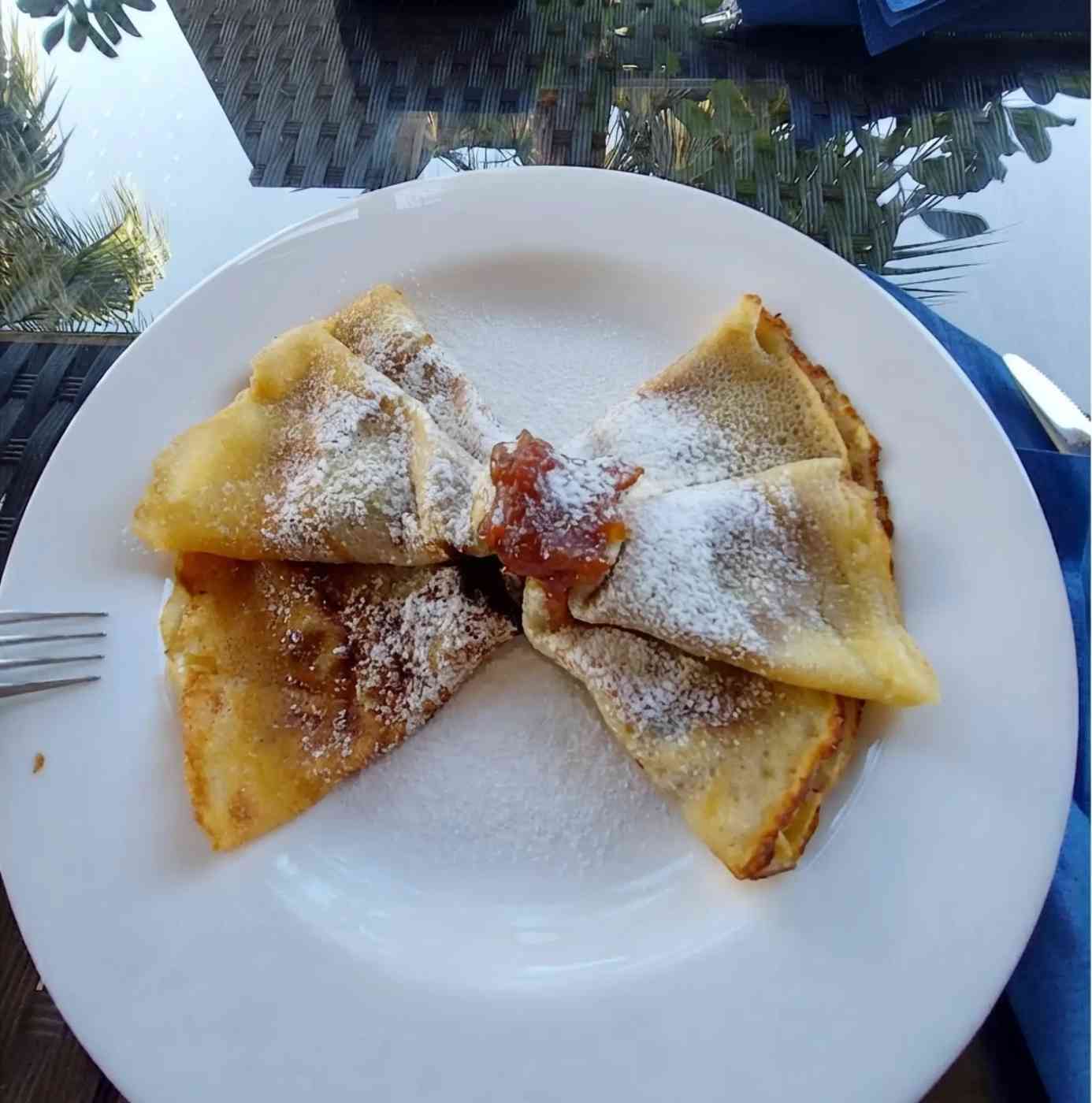 Palačinke sa džemom i šećerom u prahu poslužene u Restoranu Vienna